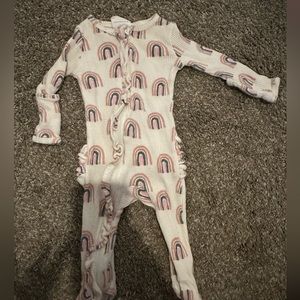 SpearmintLove waffle ruffled rainbow footie pajamas 3-6 months. Matching bow